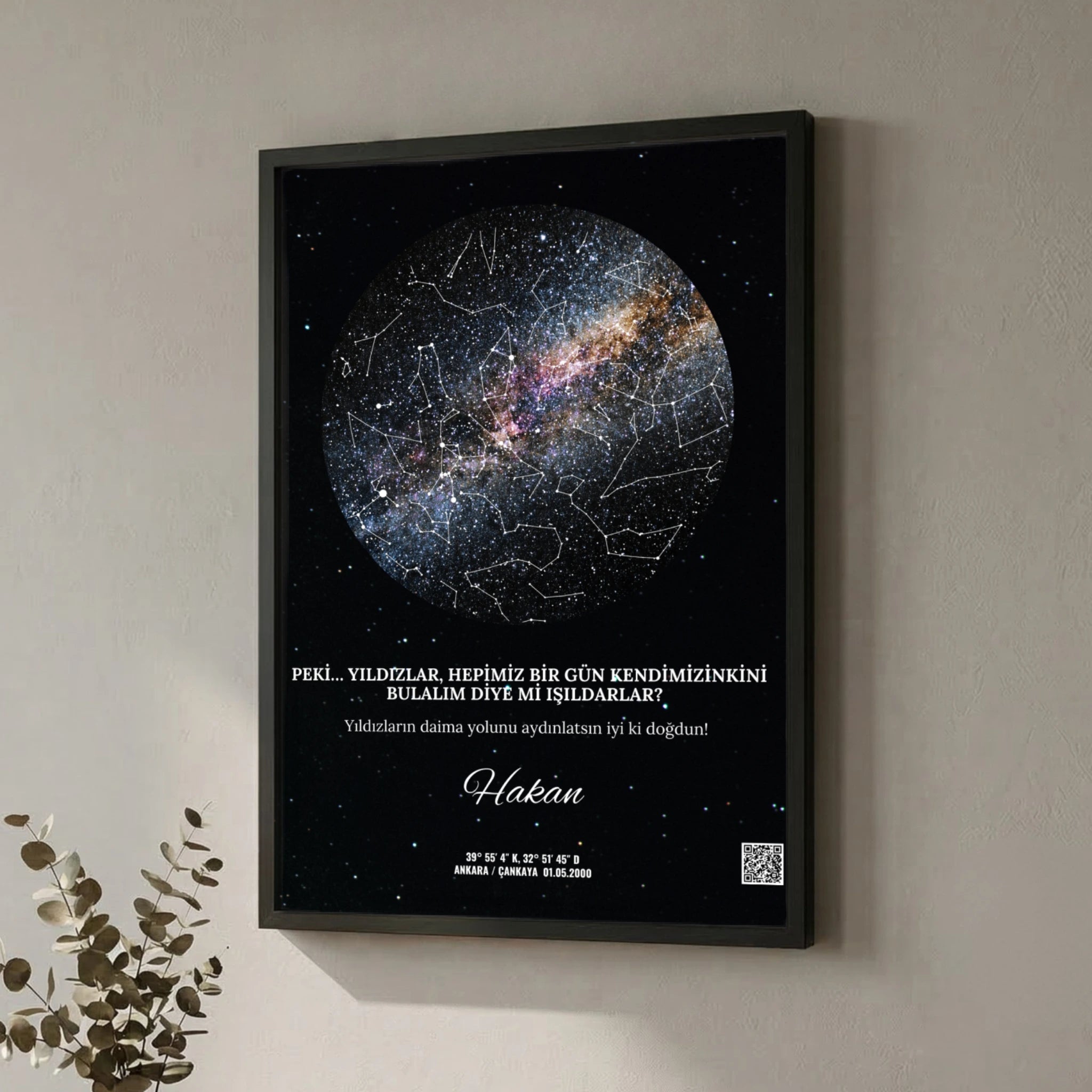 Yıldızlar ve gökyüzü temalı kişiye özel gece temalı duvar posteri, gökyüzü ve yıldızlar haritası ile aşk ve anı hatırlatan dekorasyon seçeneği.