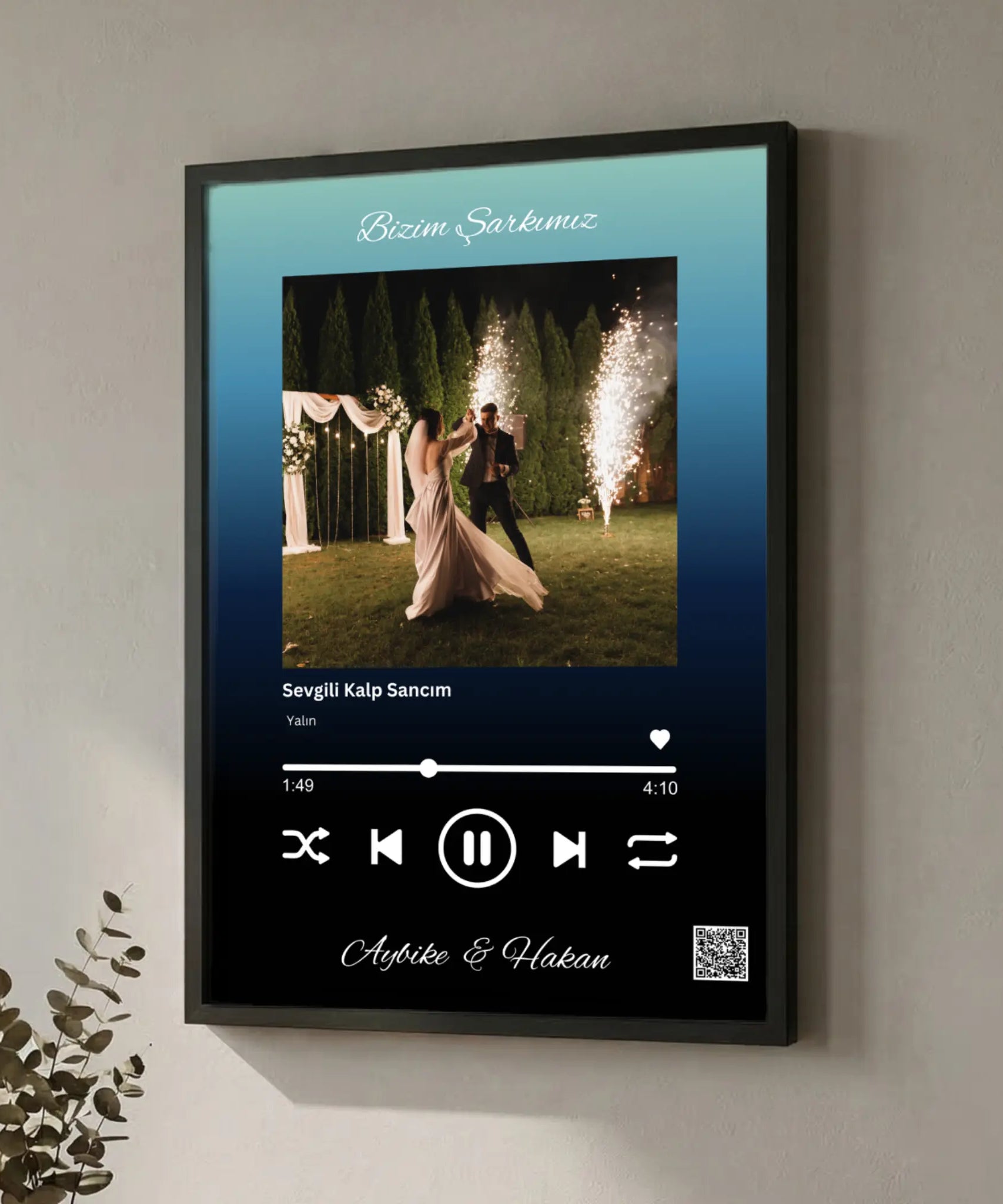 Kişiye özel fotoğraflı ve QR kodlu Spotify şarkı tablosu siyah MDF çerçeveli