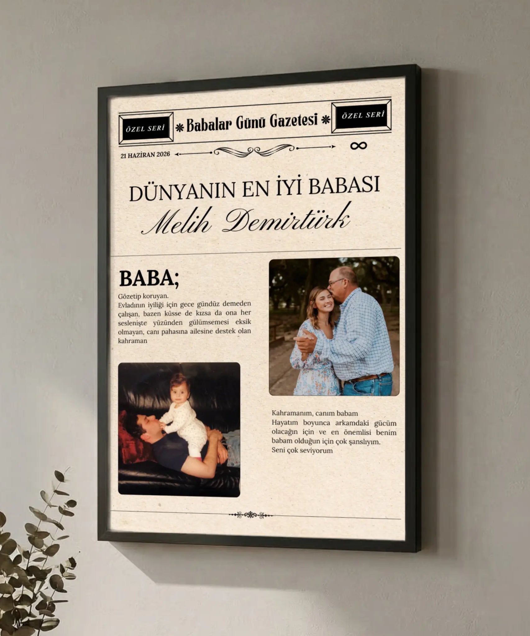 Canlı önizleme ile tasarlanabilen, 2 fotoğraflı, pilli LED ışıklı ve şarkı çalan QR kodlu siyah MDF Babalar Günü Gazetesi tablosu. Babalar günü için uygun fiyatlı hediye fikirleri.