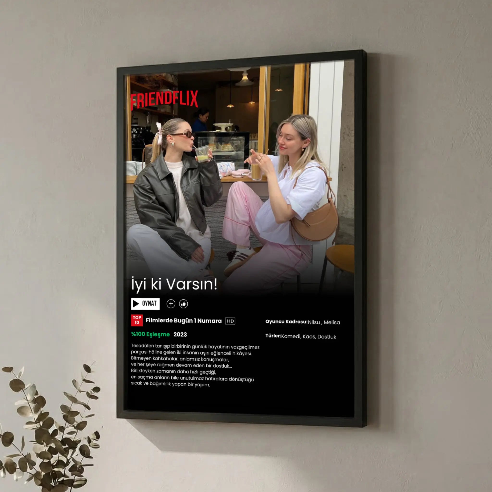 En yakın arkadaşa hediye edilebilecek, kişiselleştirilebilir yazılar ve fotoğraf içeren modern tasarımlı Friendflix dostluk tablosu.