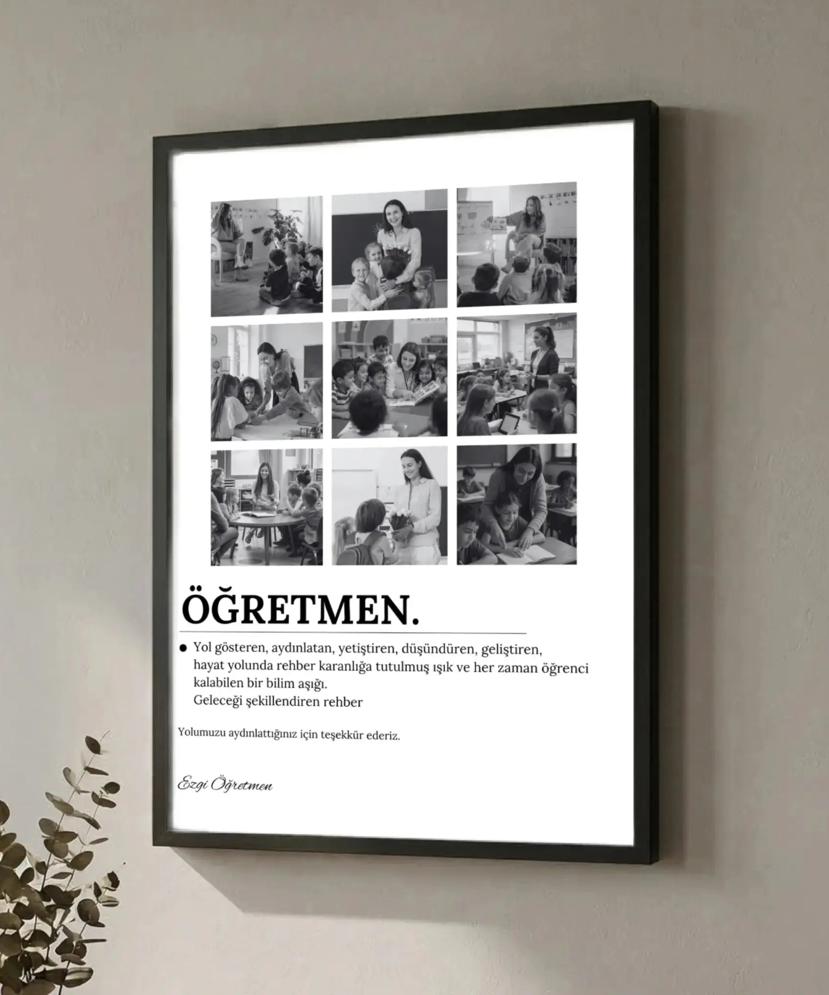 Öğretmenler günü hediyeleri ve öğretmene alınabilecek hediye kategorisinde en anlamlı hediye önerisi tabii ki öğretmenler günü tablosu. Öğretmen ve öğrenci fotoğraflarının bulunduğu çerçeveli eğitim anıları tablosu, sınıf içi öğretmen-öğrenci etkileşimini vurgulayan duvar dekoru