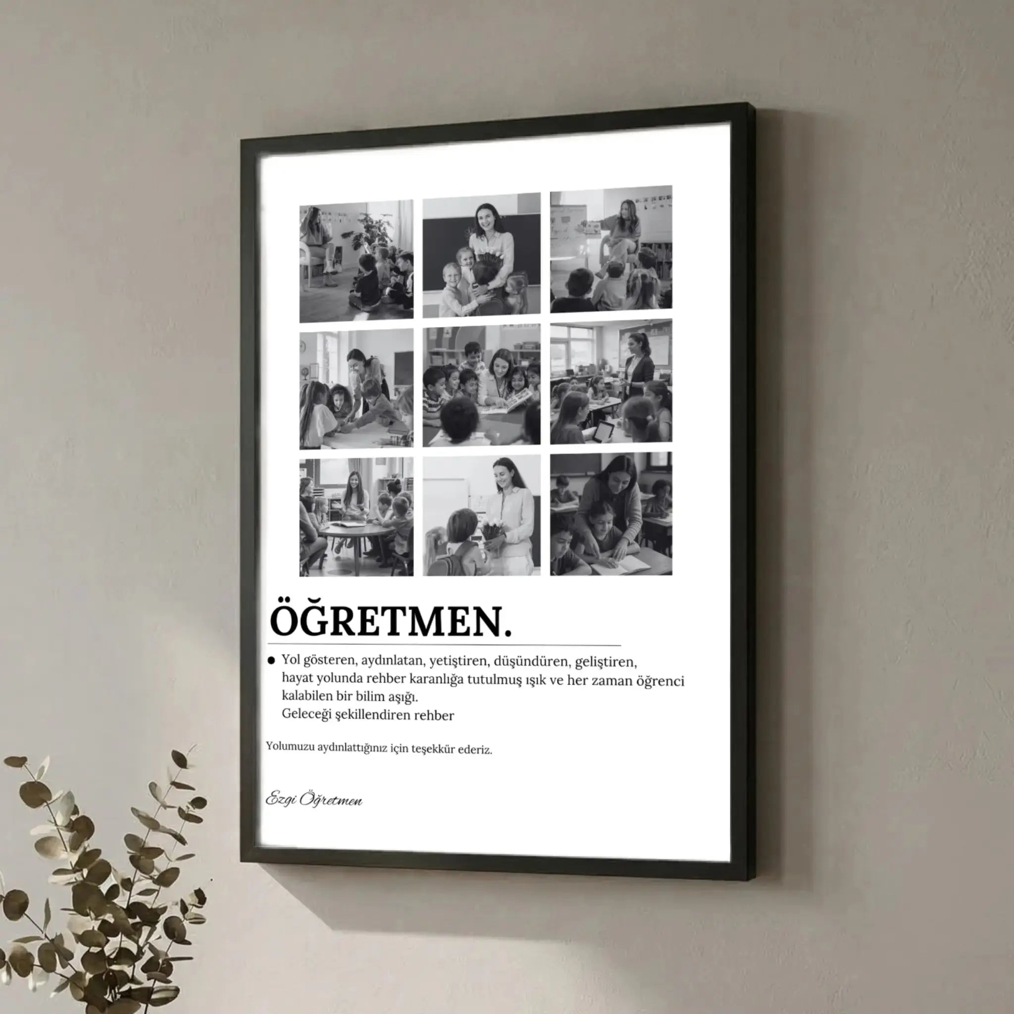 Öğretmenler günü hediyeleri ve öğretmene alınabilecek hediye kategorisinde en anlamlı hediye önerisi tabii ki öğretmenler günü tablosu. Öğretmen ve öğrenci fotoğraflarının bulunduğu çerçeveli eğitim anıları tablosu, sınıf içi öğretmen-öğrenci etkileşimini vurgulayan duvar dekoru